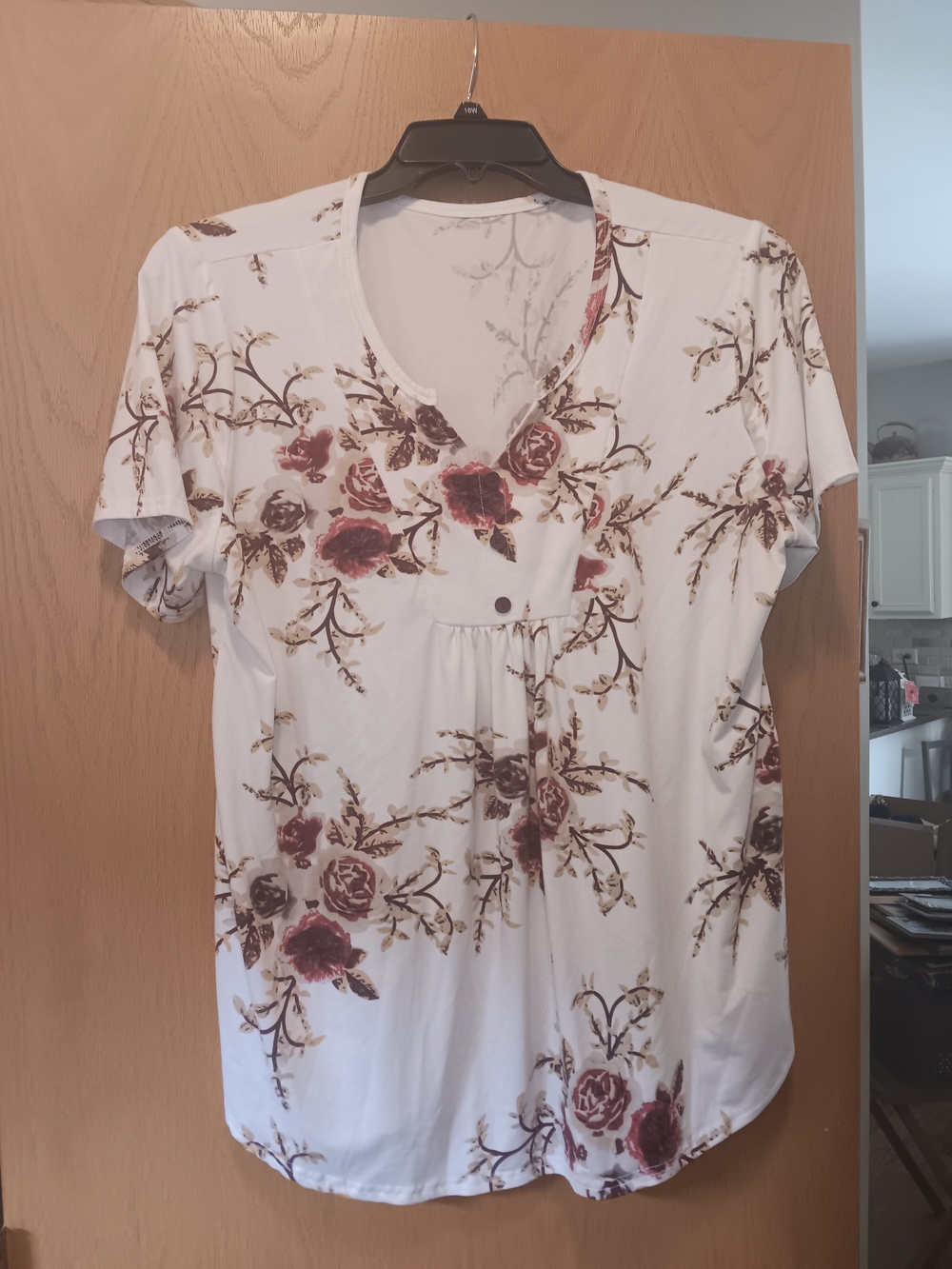 Women’s Size XL, Floral V-Neck Short Sleeve Top - White with Rose Print